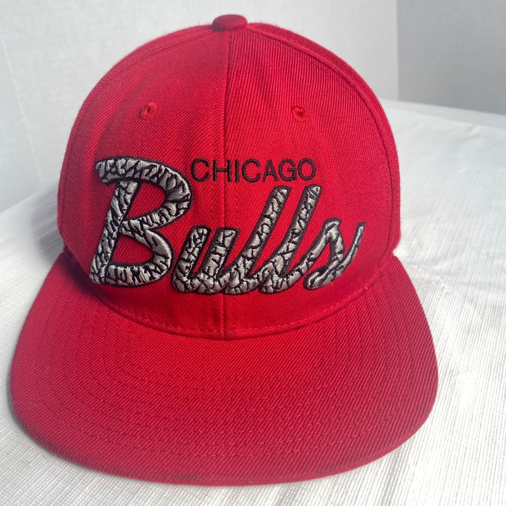 CHICAGO BULLS Mitchell &‎ Ness Elephant Script Snapback Hat Mens Red NBA
